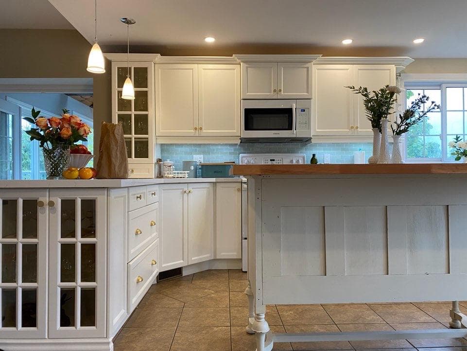 Professionally renewed kitchen cabinetry available to Toronto homeowners